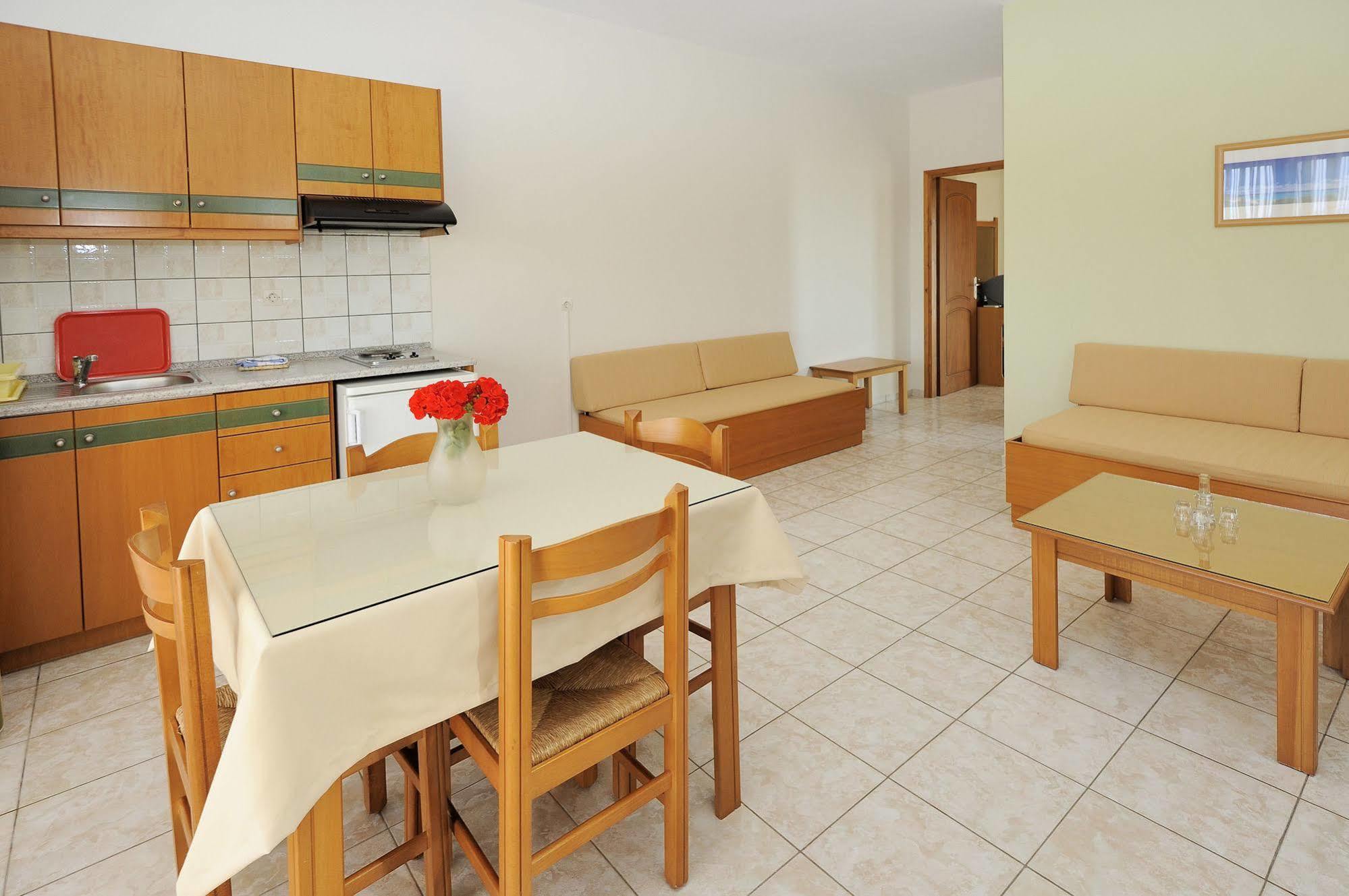 Nanakis Beach Apartments Stavrós Extérieur photo